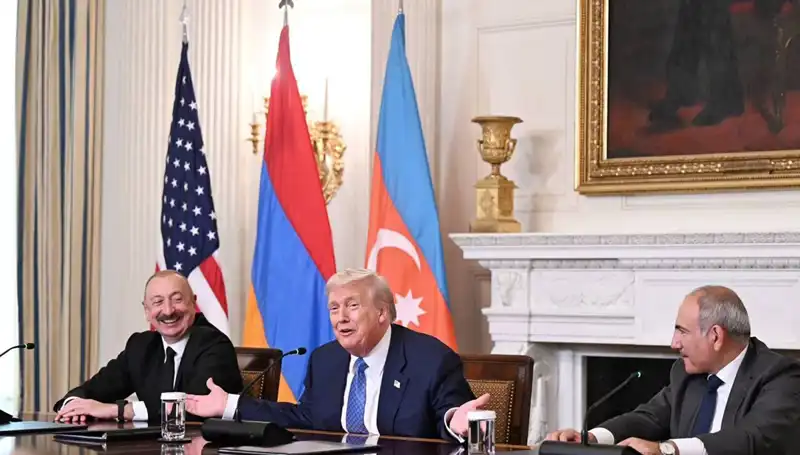 Aliyev'den Ermenistan'a Anayasa Çağrısı: Zaman Kaybetmeye Gerek Yok