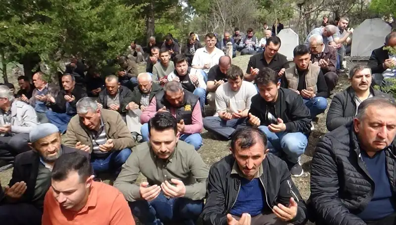 Bir Köyün Kalbinde Büyüyen Sevgi: Onu Gözyaşlarıyla Uğurluyor