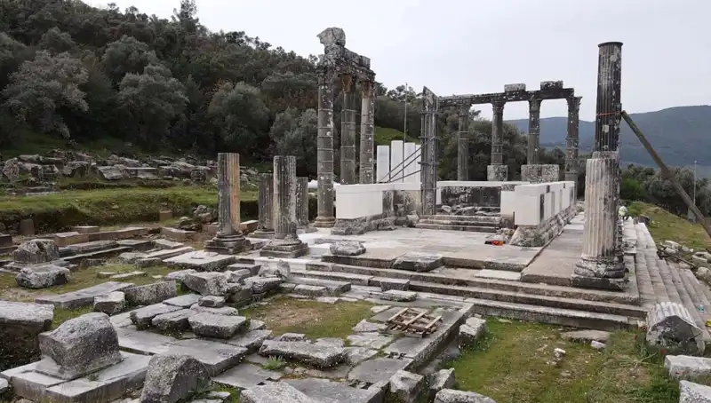 Antik Zeus Tapınağı'ndaki Restorasyon Çalışmaları Tüm Hızıyla Devam Ediyor