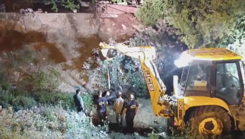 Hatay'da İneğe Kurtarma Operasyonu: Cesur Ekip Doğa ile Yarıştı