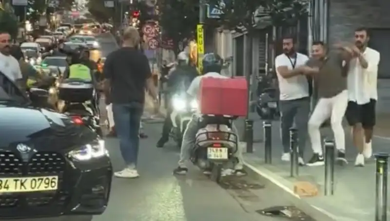 Nişantaşı'nda Yol Verme Kavgası: Sopalı Saldırı Gözaltıları Ardında Getirdi