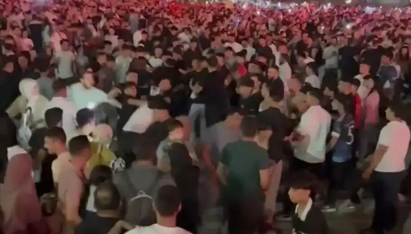Bıçaklı Kavga Konserde Hayal Kırıklığı Yarattı: Üç Yaralı