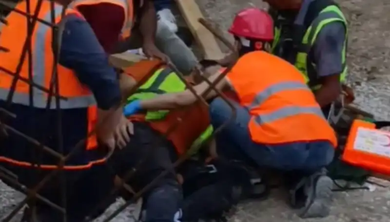 Adana'da İnşaat Sektöründe Kazalar Devam Ediyor: İki İşçi Yaralandı