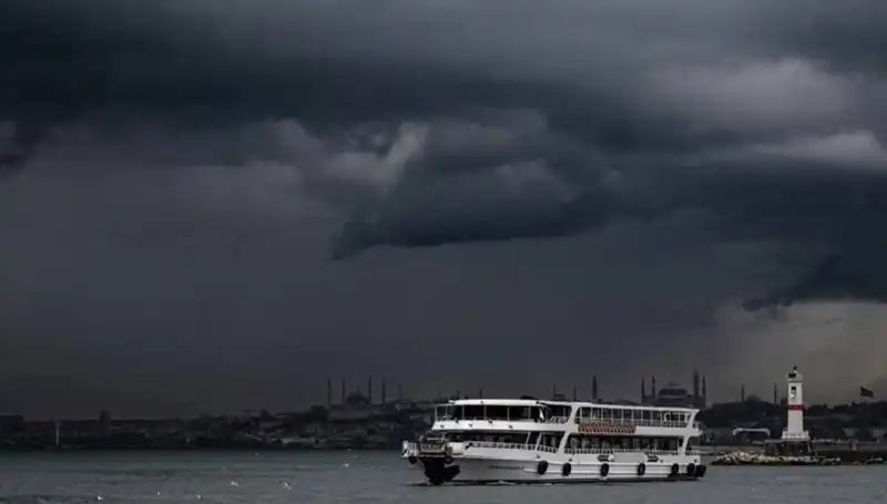 İstanbul'da Sağanak Yağış Uyarısı: Meteoroloji'den Kritik Açıklama Geldi!