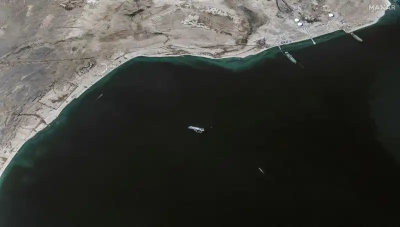 Yunan Gemisine Saldırı: Mürettebat Son Anda Hayatını Kurtardı