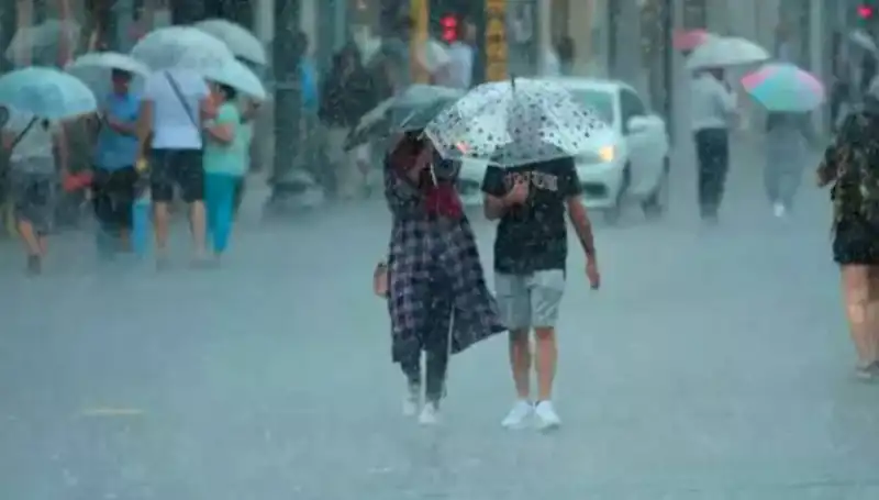 Meteoroloji'den Kritik Uyarı: Yangın Bölgesinde Rüzgar, İstanbul'da Sağanak Yağış Bekleniyor