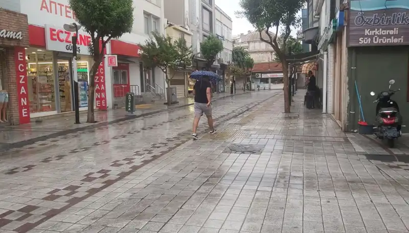 Kırklareli'nde Beklenmedik Sağanak Yağışlar Şehir Yaşamını Nasıl Etkiledi?
