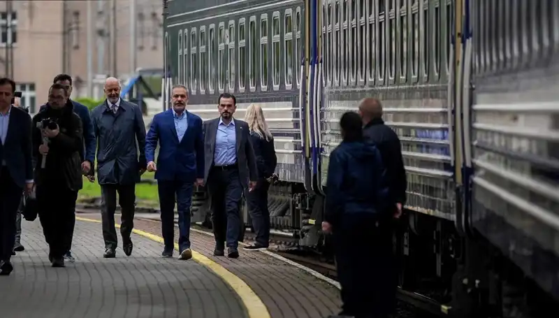 Dışişleri Bakanı Fidan, Ukrayna'daki İlişkileri Güçlendirmek İçin Önemli Temaslarda Bulundu
