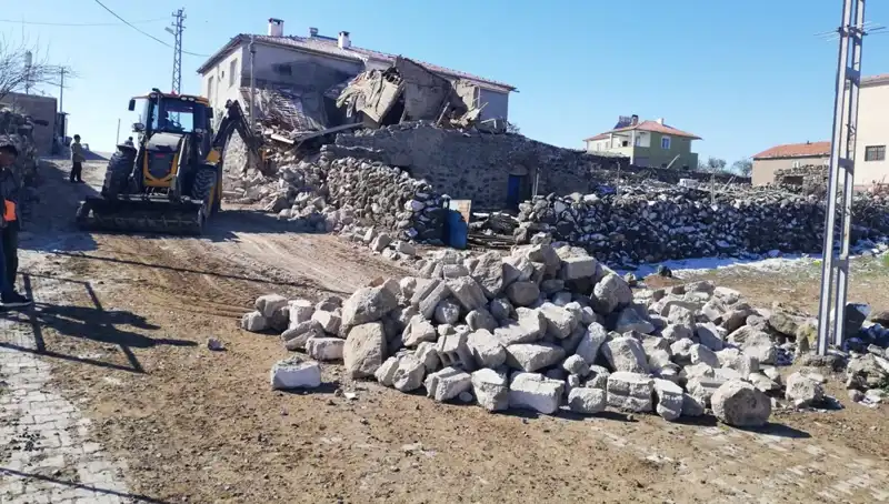 Kayseri'de Korkunç Olay: Ahır Çöktü, 35 Hayvan Telef Oldu!