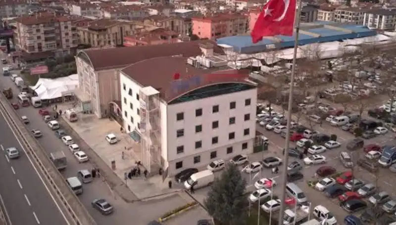 Özel Hastaneye Deprem Mührü: Perde Betonları Kestiler İddiası Gündemde!