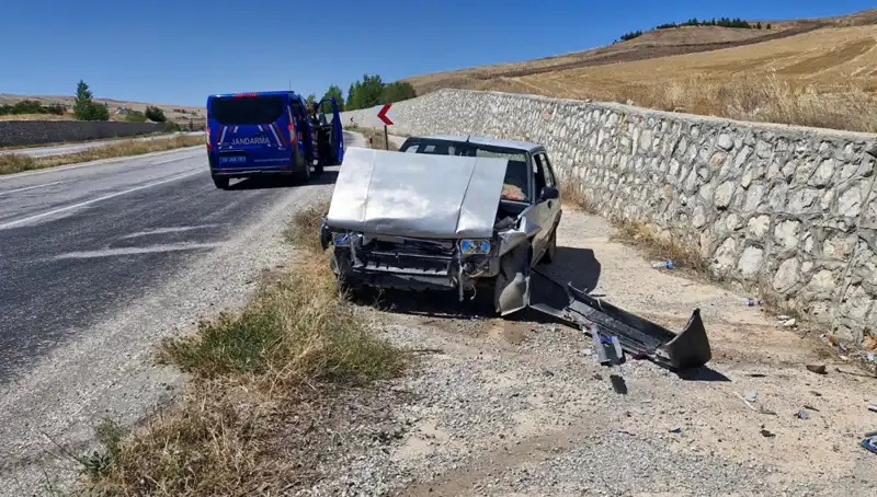 Kontrolden Çıkan Otomobil Duvara Çarptı: Olayın Ayrıntıları Perde Arkasında