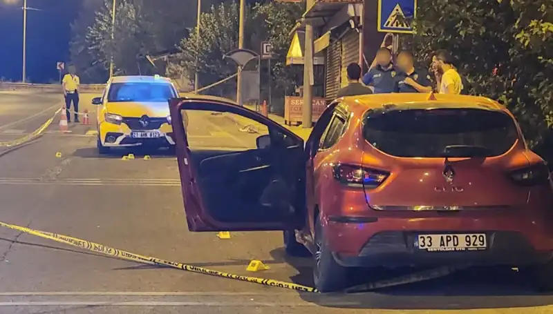 Korkunç Anlar: Otomobillerden İnip Birbirlerine Ateş Açtılar