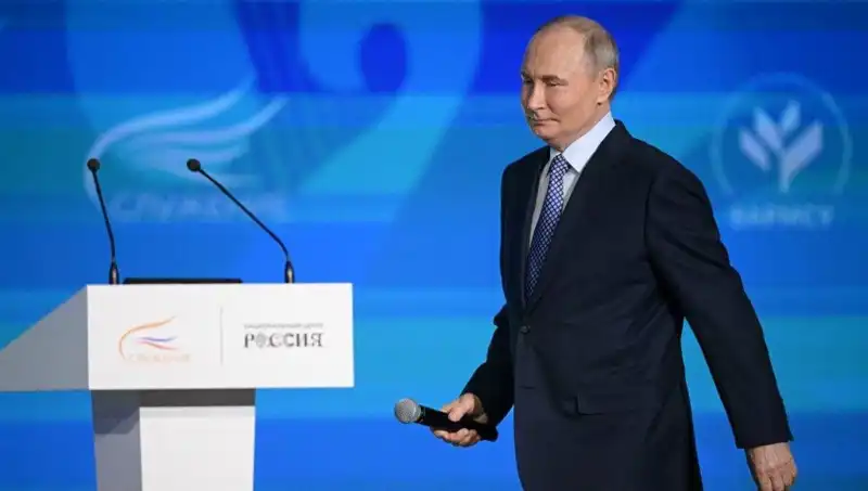 Yabancı Ajan Yasası: Putin Rusya'da Yeni Dönemi Başlattı