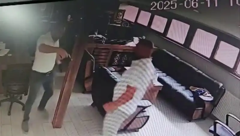Alacak Verecek Meselesi Kanlı Bir Sonla Bitti: Kalfa, İş İnsanını Öldürdü