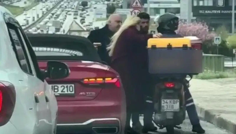 D-100'de Yaşanan Gerginlik: Motokuryeye Silah Çeken Kişi Gözaltına Alındı