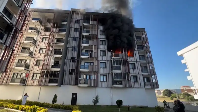 Çanakkale'de Korkutucu Yangın: Gece Yarısı Endişe Verici Anlar Yaşandı