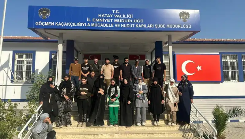 Minibüsle Kaçak Göçmen Taşıyan 24 Kişi Yakaladı!