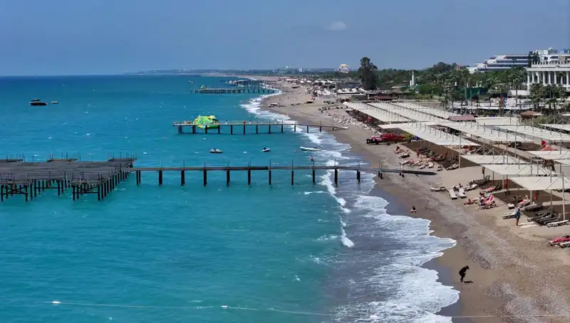Antalya Sahillerinde Güneşli Hava: Yazın Keyfini Çıkarın!