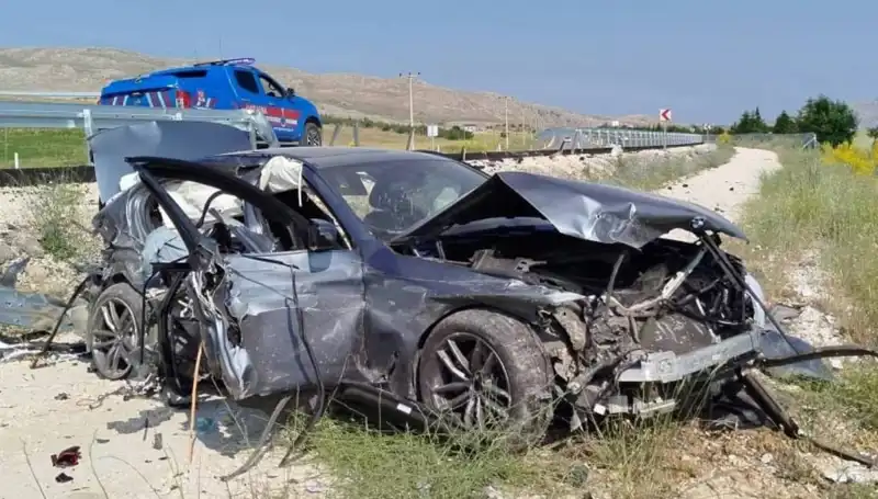 Sivas'ta Karşılaşılan İki Trafik Kazası: 9 Kişi Yaralandı
