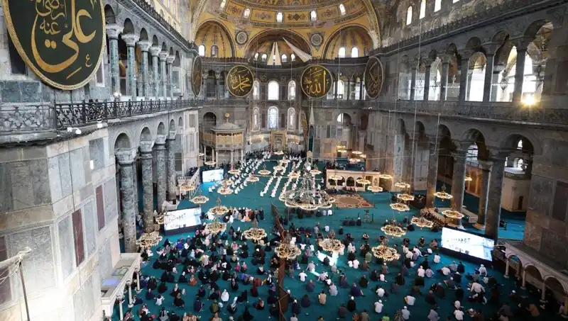 Ayasofya'nın Kapısını Kıran Zanlıya Bulunduğu Hapis Cezası Açıkladı