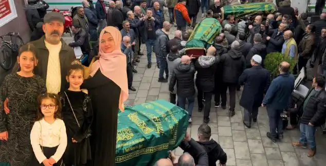 Strasbourg'da Hayatını Kaybeden Kız Kardeşlere Rize'de Duygusal Veda Töreni