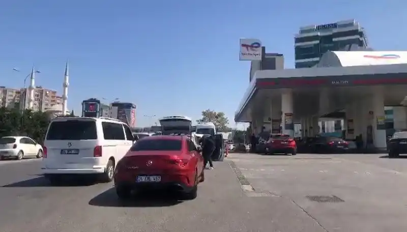 Deprem Sonrası Akaryakıt İstasyonlarında Uzun Kuyruklar Oluştu
