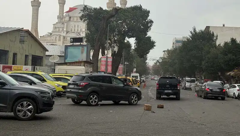Iğdır'da Fırtına Caddeleri Kıyamet Manzaralarına Döndürdü