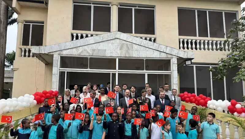 Kamerun’da Ulusal Egemenlik ve Çocuk Bayramı Coşkuyla Kutlandı