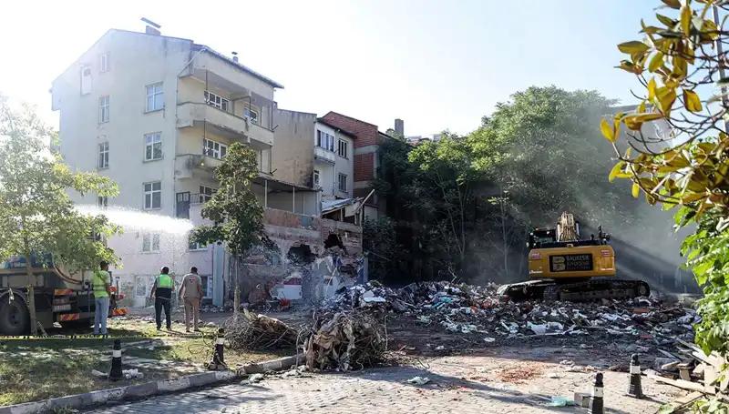 Sındırgı'da Sarsıntılar Devam Ediyor: Son Artçılar 4.0 ve Üstü