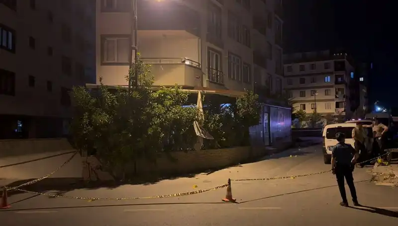 İstanbul'da Kafeye Düzenlenen Silahlı Saldırı: Olay Yeri Detayları ve Yansımaları