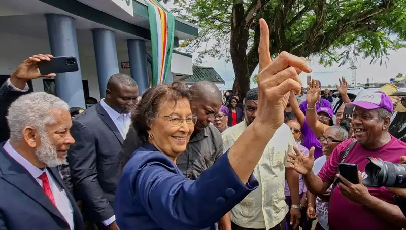 Surinam Tarihinde Bir Dönüm Noktası: Kadın Devlet Başkanı Seçildi